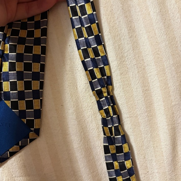 100% SILK Carlos Devenezia Blue and Yellow Colored Tie - Picture 5 of 6